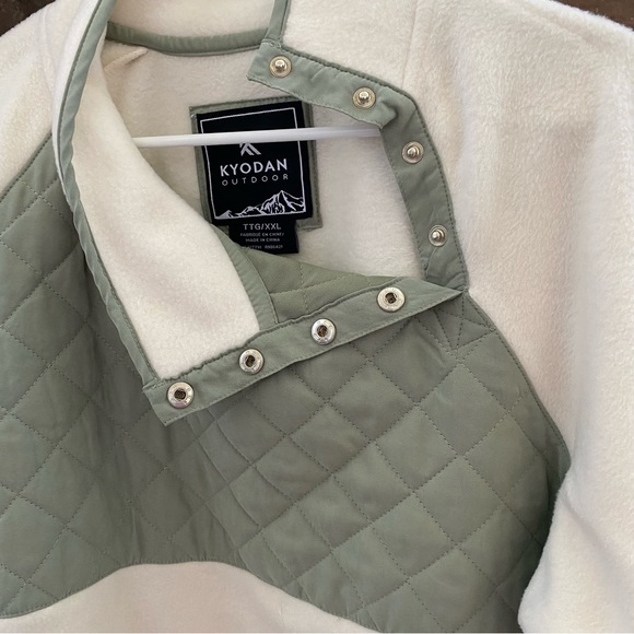 Kyodan Creme Fleece and Green Quilted Asymmetrical Pullover - Picture 5 of 7